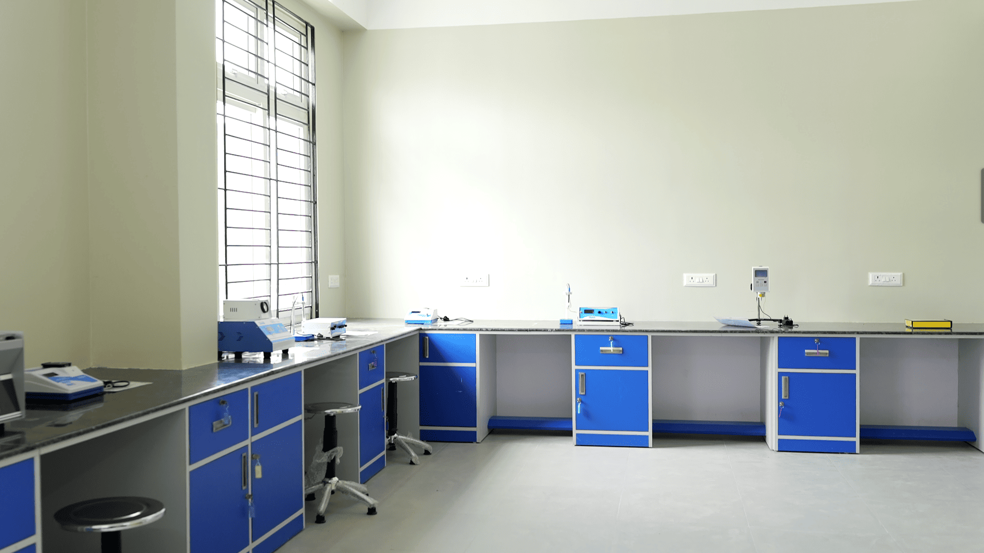 Pragjyotishpur University Guwahati Central instrument lab photo 18